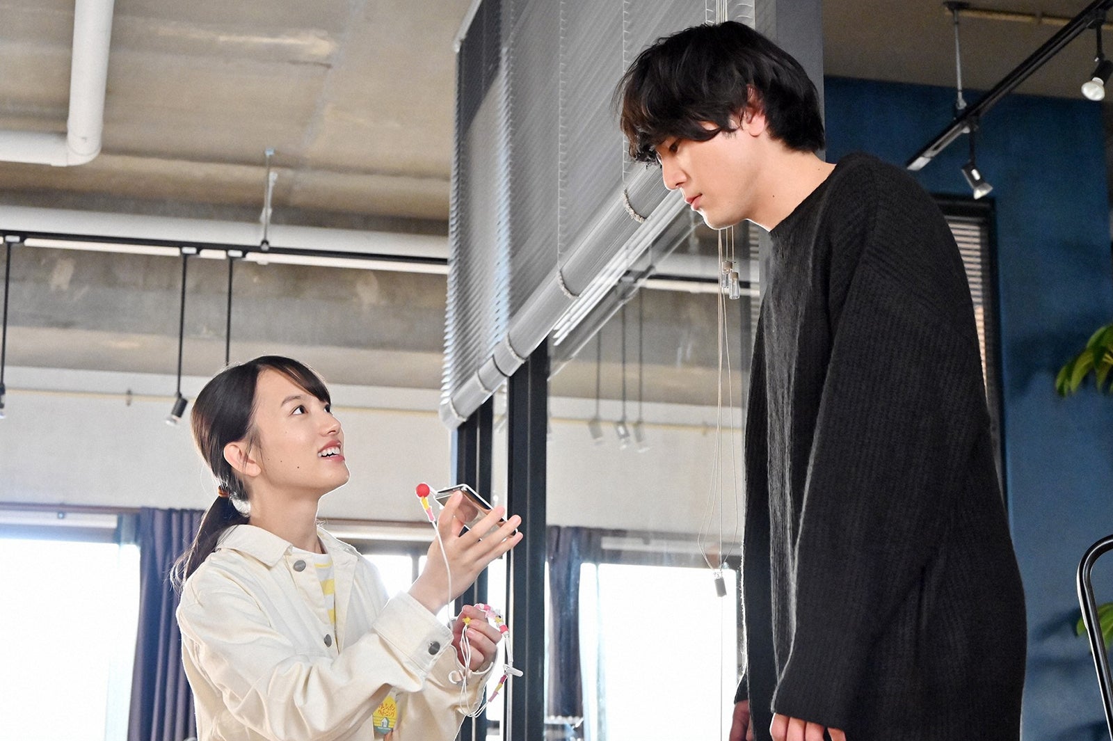 清原果耶、間宮祥太朗／「ファイトソング」第1話より（C）TBS