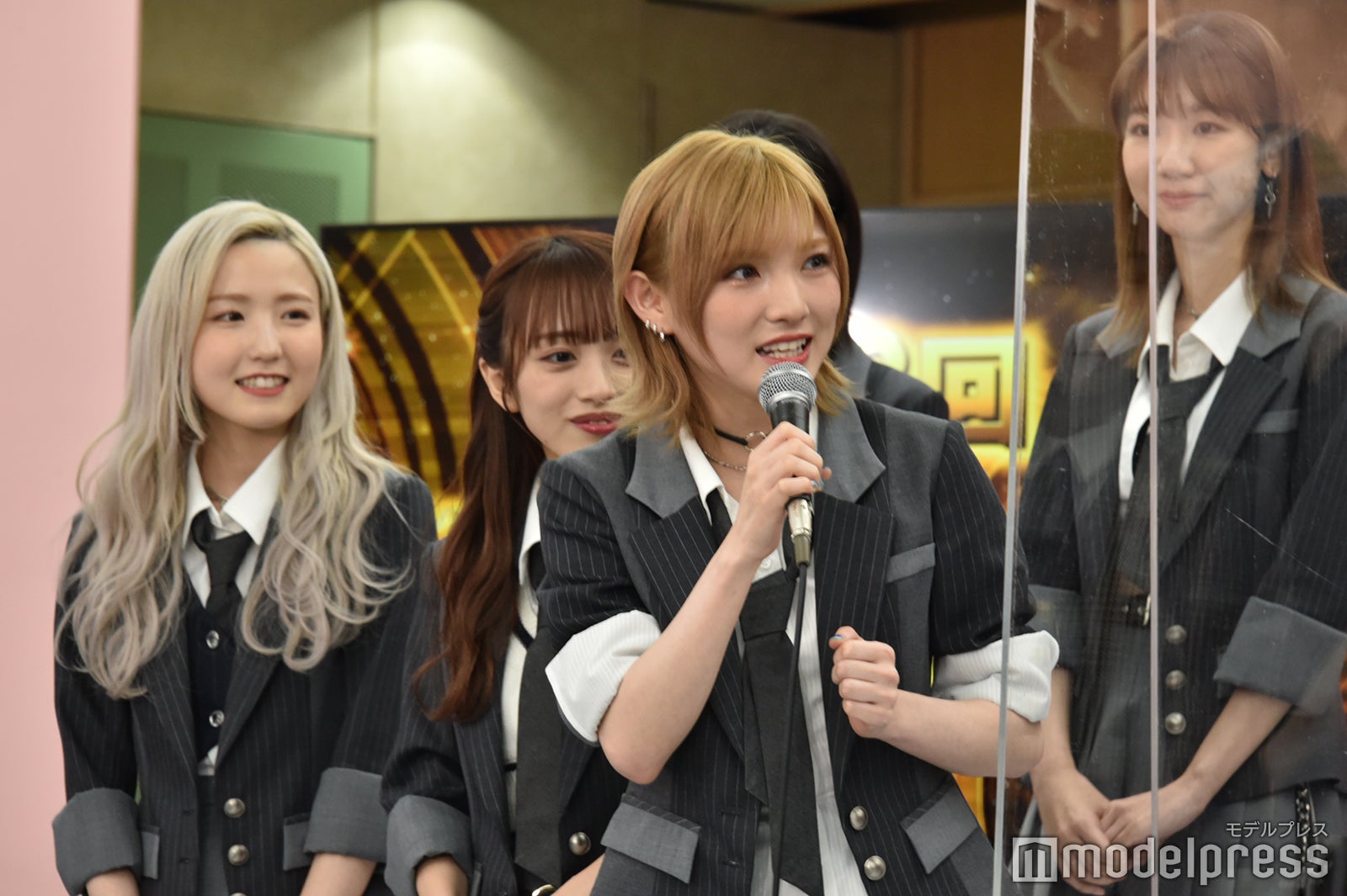 お互い意識していることを聞かれ答えるAKB48岡田奈々 （C）モデルプレス