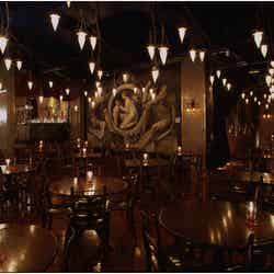 イタリアンの美しい造形が感じられる店内/「Cafe La Boheme(カフェ ラ・ボエム)」オフィシャルサイトより