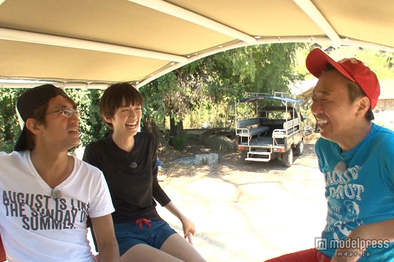 レンボンガン島のタクシー「モービル」はトラック、またはバイクタイプ／画像提供：TBS