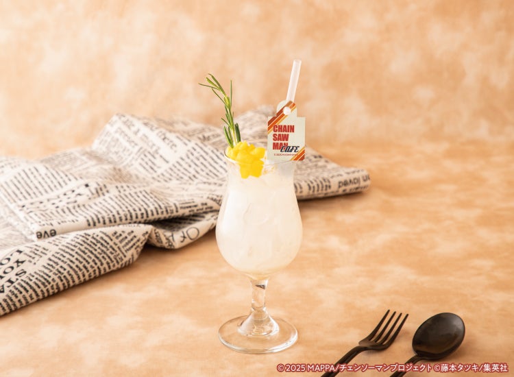 【天使の悪魔】ピーチホワイトドリンク　税込990円（C）2025 MAPPA／チェンソーマンプロジェクト （C）藤本タツキ／集英社