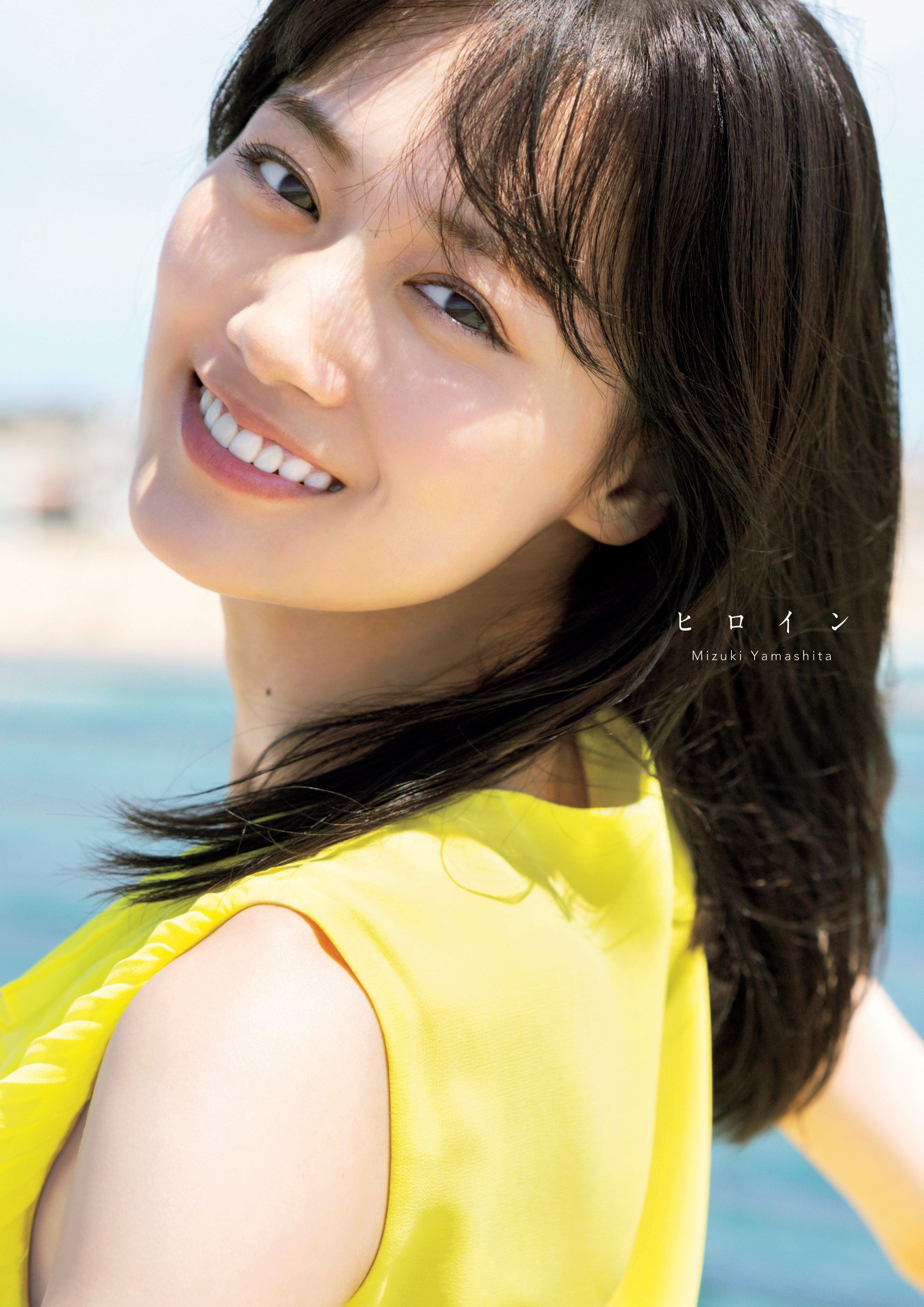 乃木坂46山下美月、色白美脚＆いじらしい表情に釘付け 2nd写真集