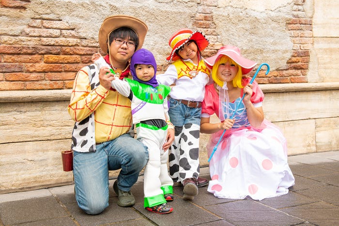 仮装したゲスト(C)Disney/Pixar