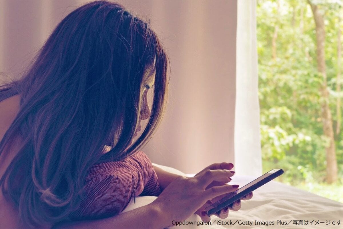 女性　スマホ