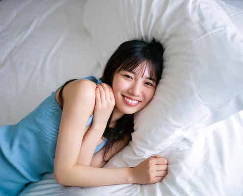 日向坂46河田陽菜、キャミソール姿でベッドに 1st写真集「思い出の順番」先行カット