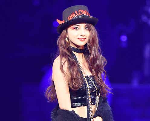 石田ニコル、ブラックのSEXY衣装でトップバッター 豪華“ハロウィンナイト”開幕