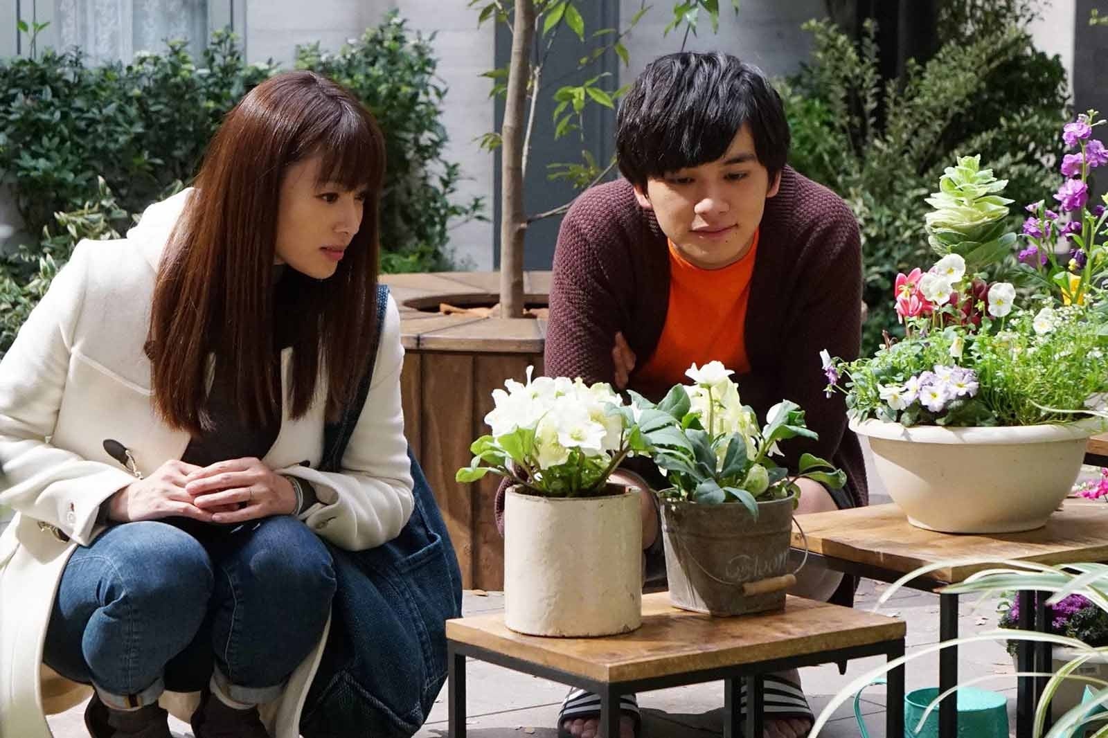 深田恭子、北村匠海／『隣の家族は青く見える』より（C）フジテレビ