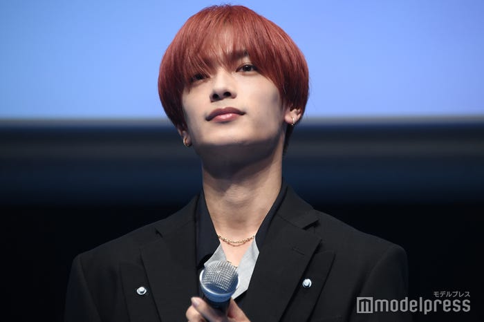 「木やん~!」みたいなウッド系の香水が好きな高橋恭平(C)モデルプレス