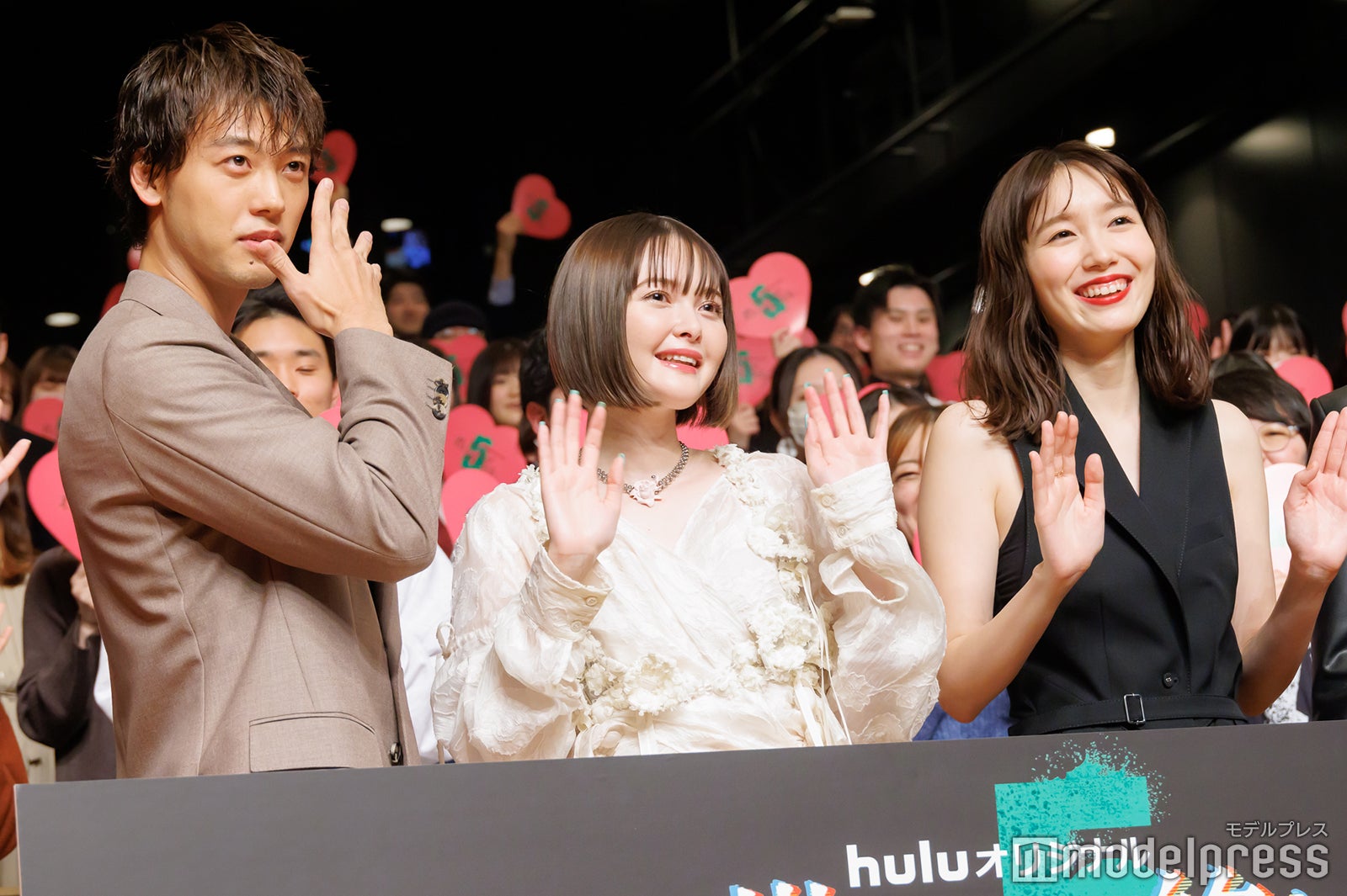 竹内涼真、玉城ティナ、飯豊まりえ（C）モデルプレス