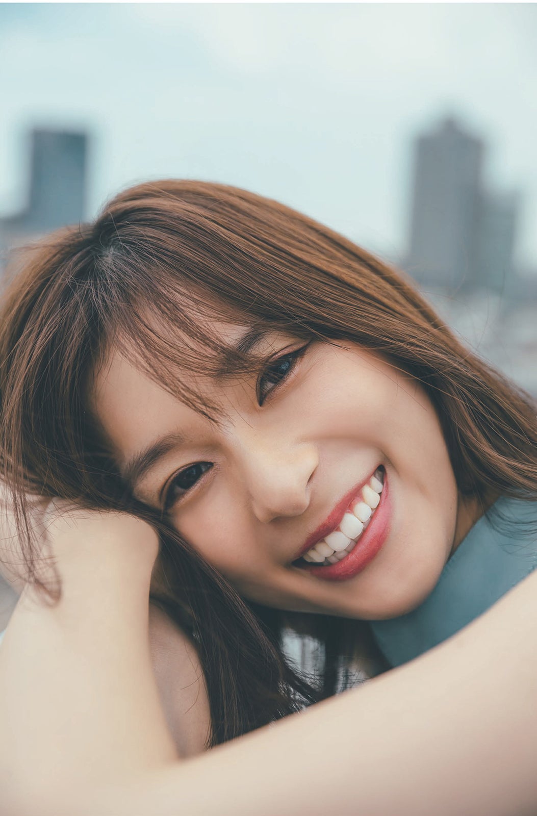 芳根京子、最新の素顔に迫る 4つの衣装で撮り下ろし