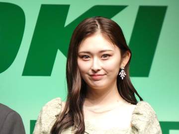 ゆうちゃみ 高身長映えるカーキドレスで登場 建設職人に憧れ「モテモテでした」