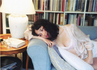 ブラ1,950円、ショートパンツ1,000円／ともにSkinware、トップス8,000円／VB、 ネックレス 9,000円／hirondelle（C）TOPLOG