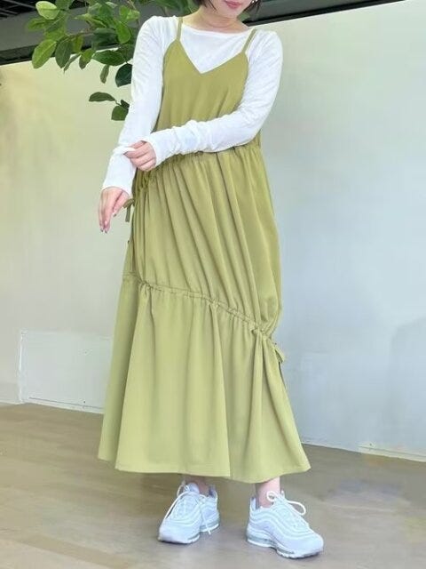 イエロー