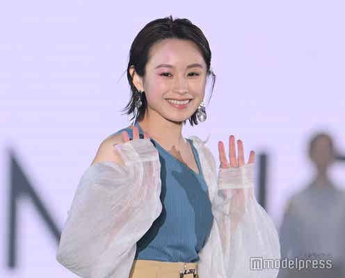 高橋愛、美脚際立つミニ丈ワンピ×透けタイツの私服ショット公開「スタイル良い」「最高に可愛い」と反響