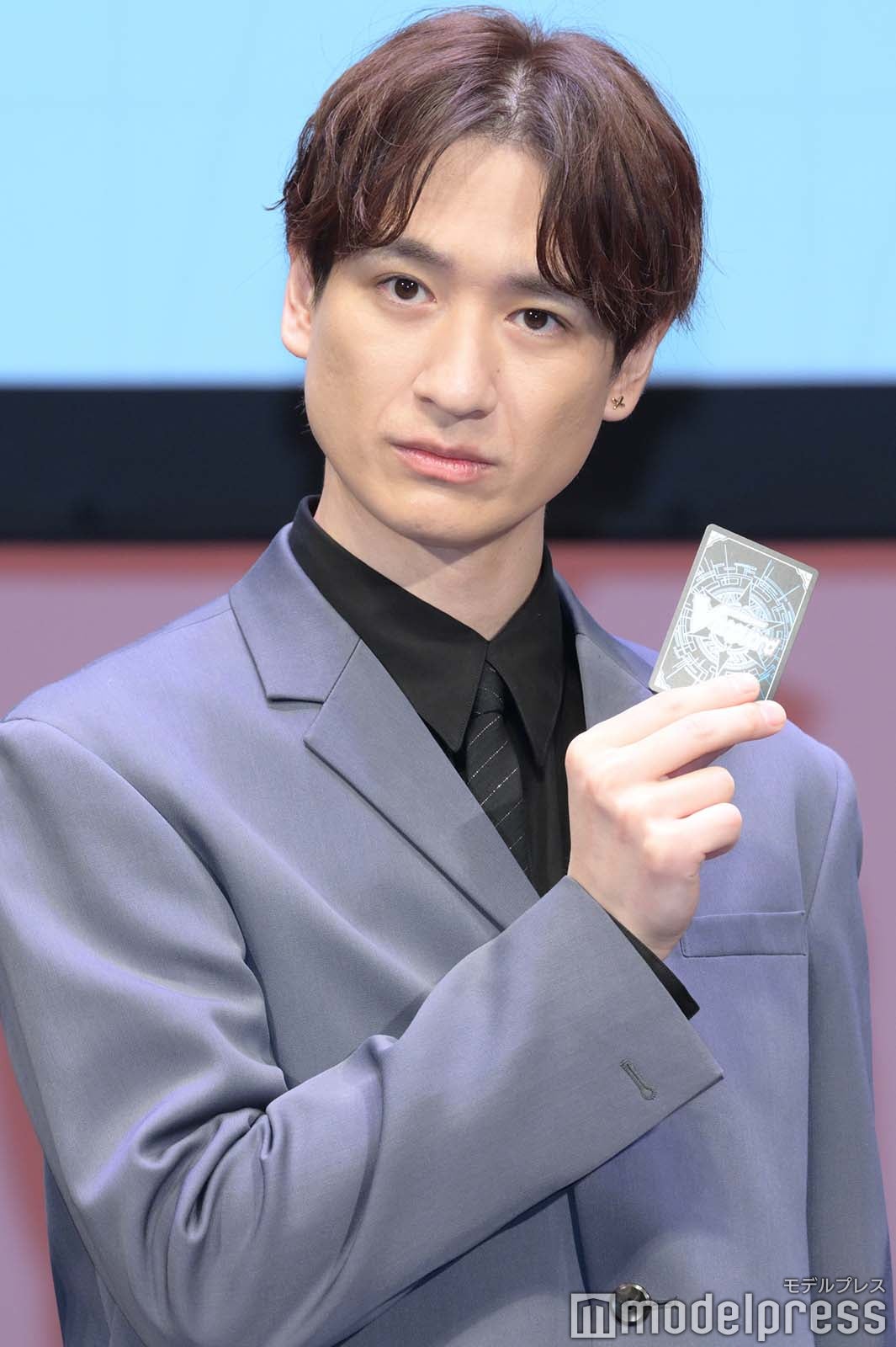 「めちゃくちゃイケメンなんです」とポーズ決める宮田俊哉（C）モデルプレス