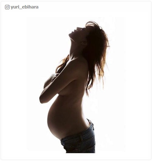 蛯原友里、セミヌードでマタニティショット公開　「神々しい美しさ」「どんな時でも綺麗」の声続々