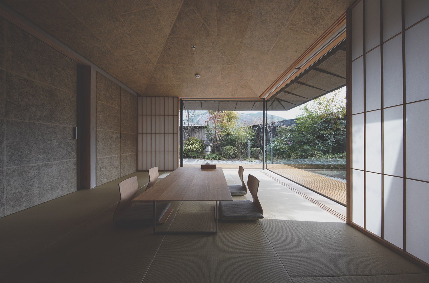 大分に1棟貸し温泉宿「COMICO ART HOUSE YUFUIN」“アートと建築”のプライベートな滞在空間