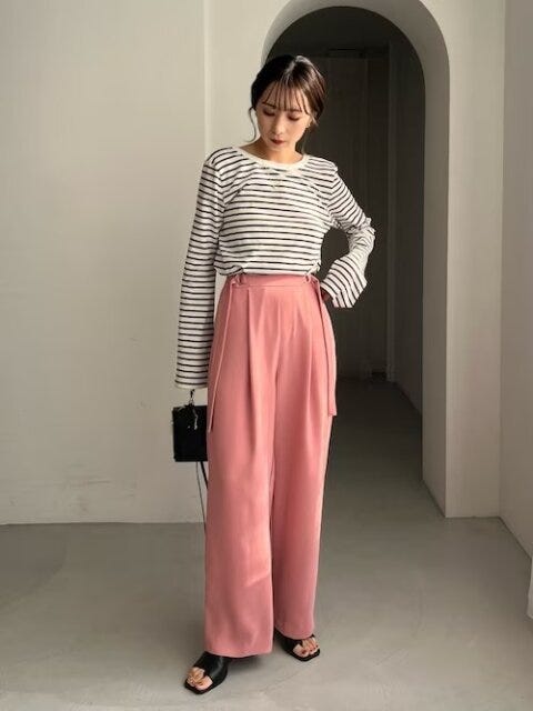 レディース　コーディネート　コーデ　着こなし　トレンド　おしゃれ　お洒落　オシャレ　2023　春　パンツ　コーディネート　カラーパンツ　パンツコーデ　ピンク　ボーダー　ボーダーT　ボーダートップス