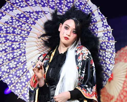 三吉彩花、和洋ミックスの怖可愛い姿に観客釘付け