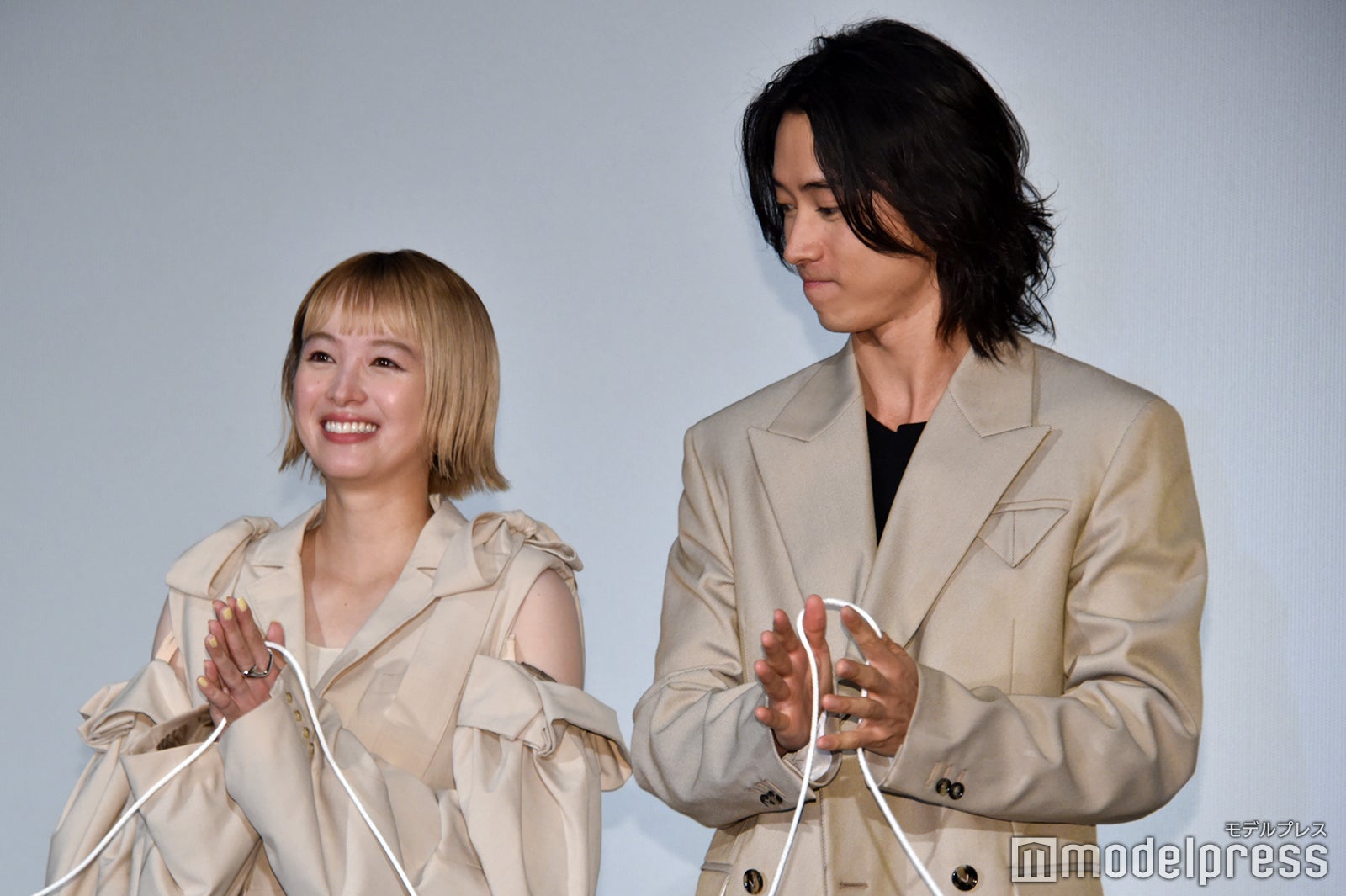 清野菜名、山崎賢人（C）モデルプレス