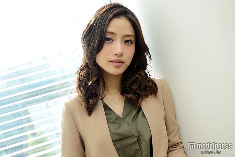 石原さとみ 可愛さの秘密を大解剖 月9 5 9 ファッション メイクのポイントを本人が伝授 モデルプレスインタビュー モデルプレス