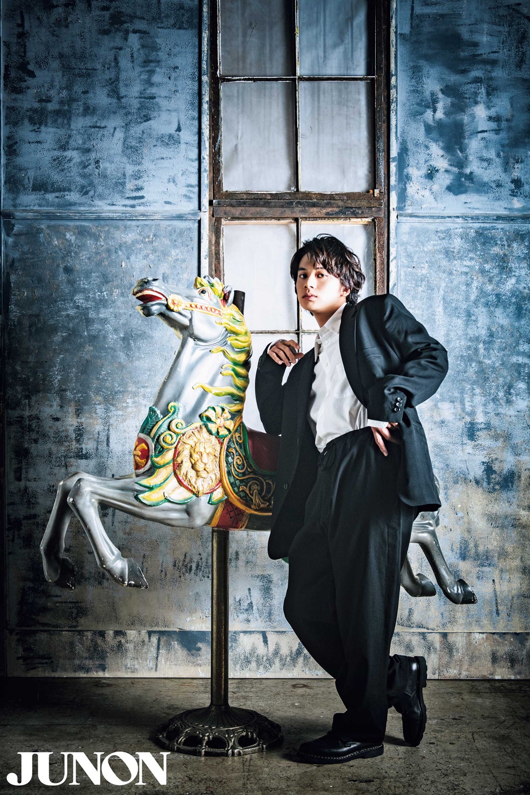 北村匠海、ジャケット姿でファンタジックな世界観に