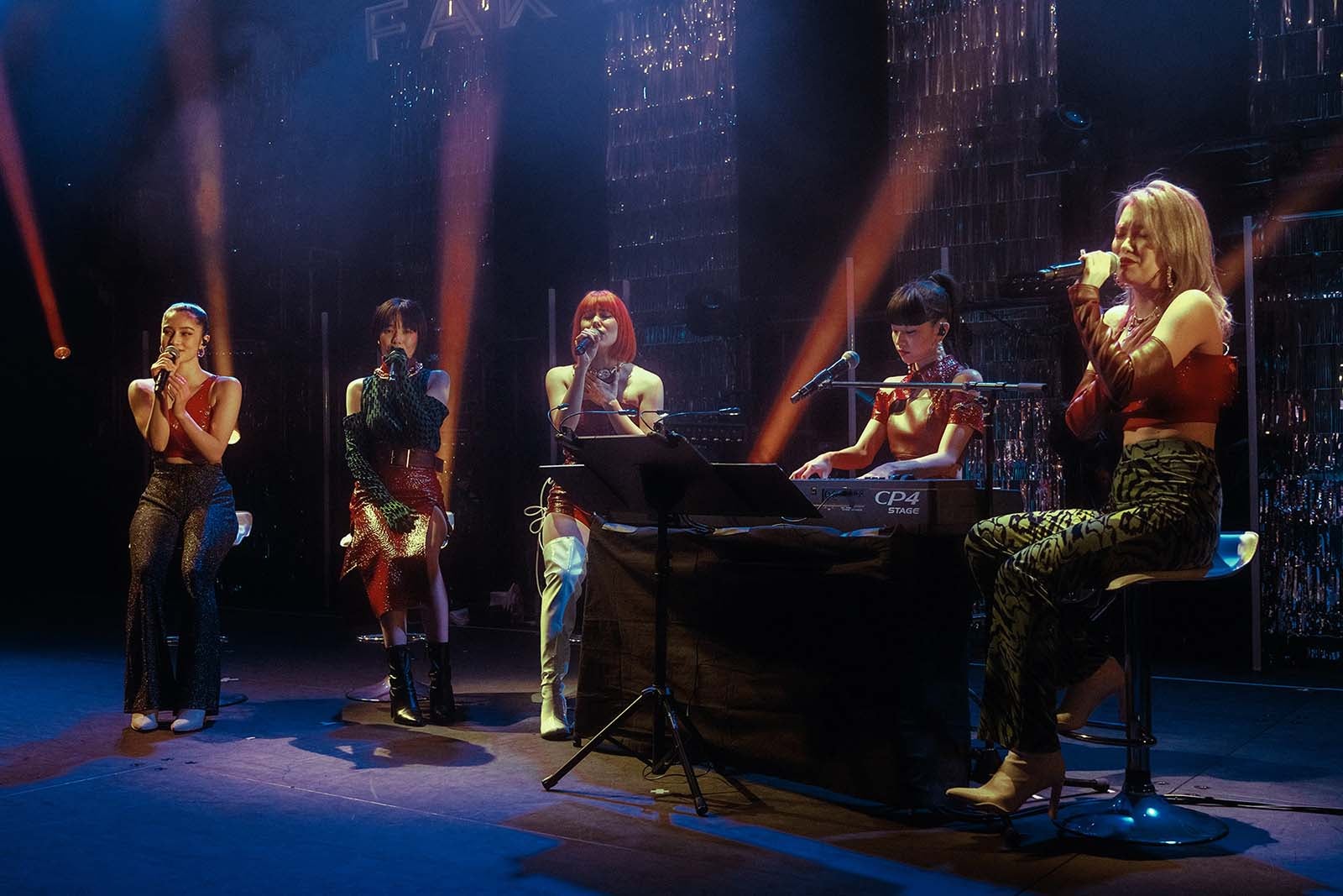 FAKY「オオカミ」出演のHina＆Taki加入後初の有観客ワンマンで涙 ピアノ弾き語りも披露＜#nofilterライブレポ＞