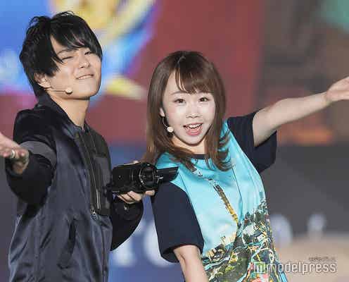 人気YouTuberワタナベマホト&あやなん、2ショットランウェイ 投げキスで沸かす<関コレ2019S/S>