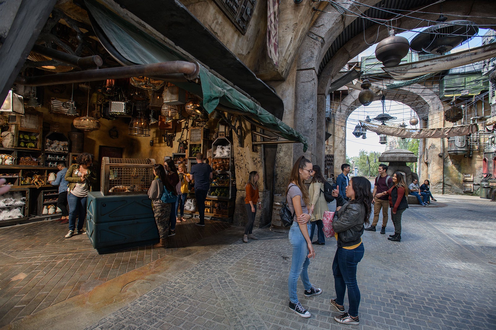 （C）Disney／Lucasfilm Ltd． (C) & TM Lucasfilm Ltd．