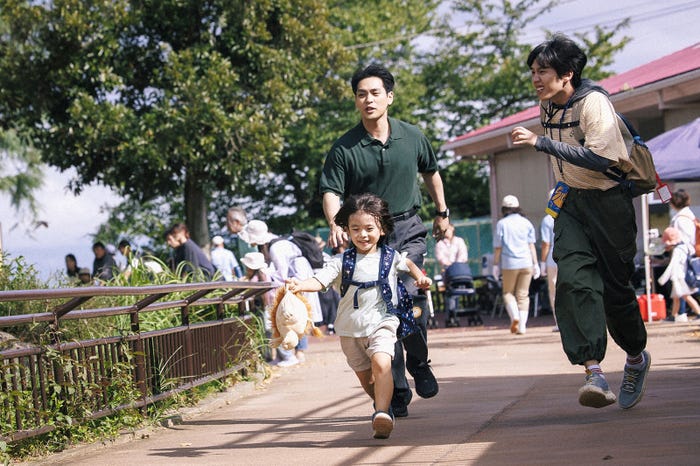 佐藤大空、柳楽優弥、坂東龍汰「ライオンの隠れ家」第3話(C)TBS