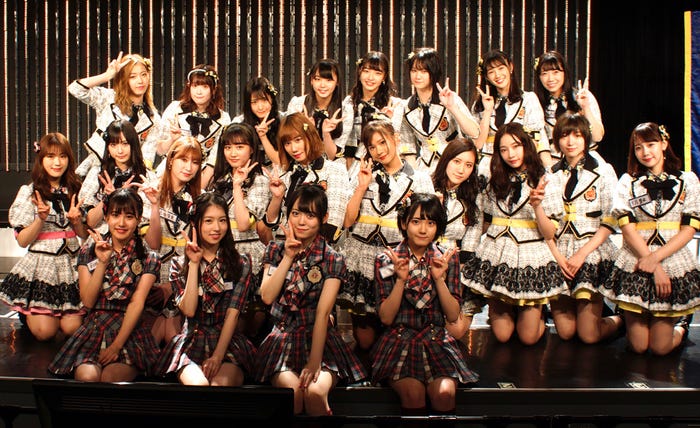 NMB48メンバーとAKB48メンバー/(前列左から)前田彩佳、岩立沙穂、西川怜、田口愛佳(C)フジテレビ