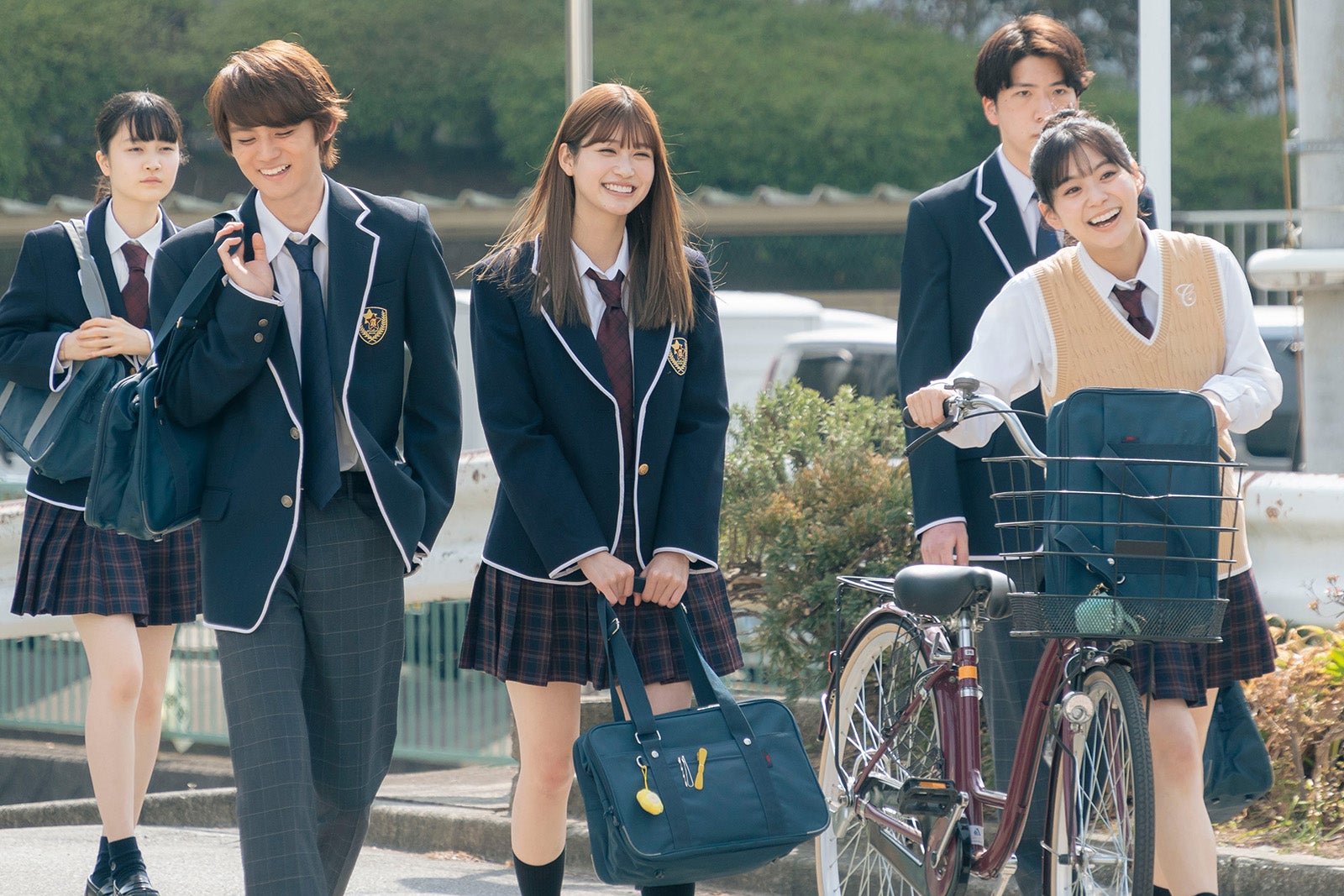 藤原大祐、生見愛瑠、永瀬莉子（C）2022「モエカレはオレンジ色」製作委員会（C）玉島ノン／講談社