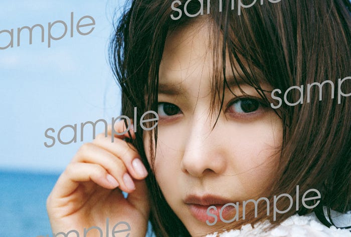 渡邉理佐 卒業メモリアルブック「抱きしめたくなる瞬間」丸善ジュンク堂書店・honto限定ポストカード(C)柴田フミコ/集英社