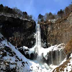 冬の日光なら普段は勢い良く流れる水流が美しく凍りついた姿を見られるかも/Photo by 公益社団法人栃木県観光物産協会
