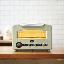 冷凍パンでもサクッ、モチッのトーストになる万能トースター。1台8役で焼く、煮る、蒸すなど豪華料理も作れる