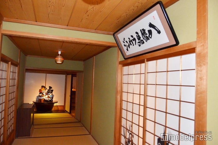 八幡馬ラウンジ(C)モデルプレス
