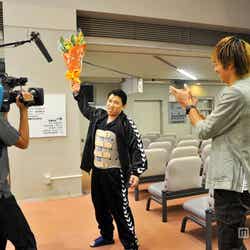 スギちゃん(中)とAKIRA(右)/画像提供:関西テレビ