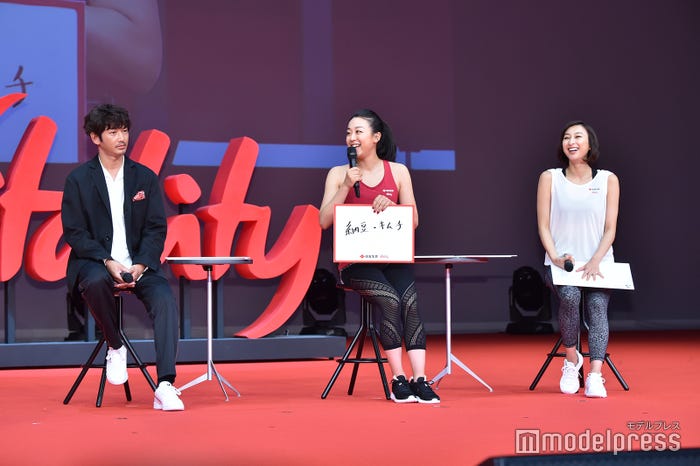 (左から)瑛太、浅田真央、浅田舞(C)モデルプレス