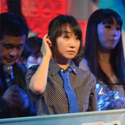 モデルプレス - <紅白リハ>水樹奈々、「ミニスカです!」笑顔でアピール