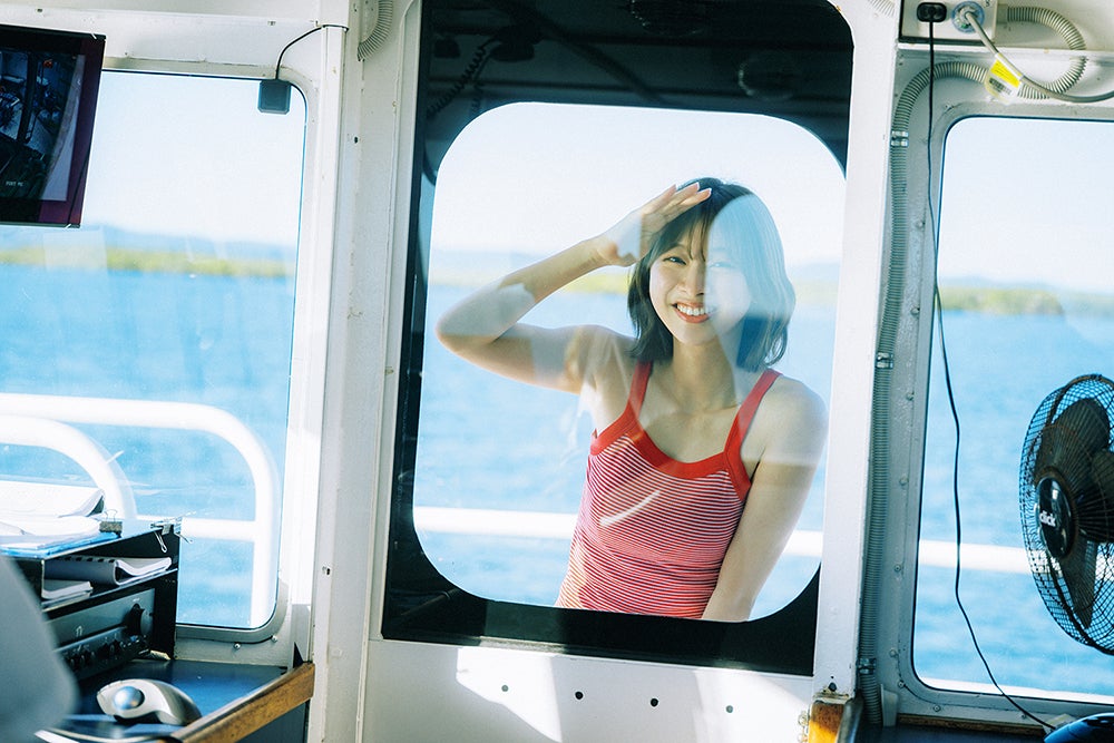 富田鈴花 紀伊國屋書店新宿本店パネル展カット 撮影／峠雄三（C）光文社
