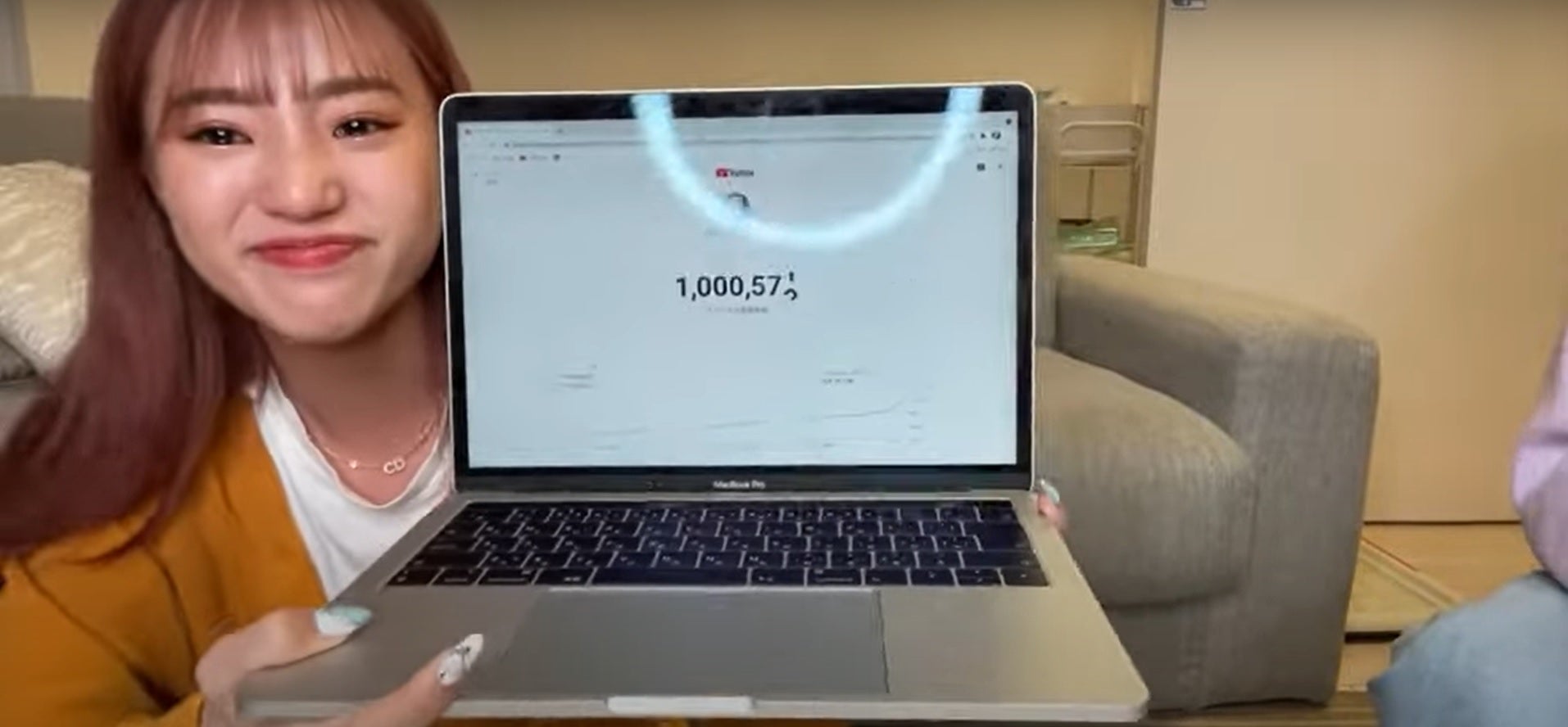 中町綾、涙で登録者数100万人突破 偉業達成に祝福の声