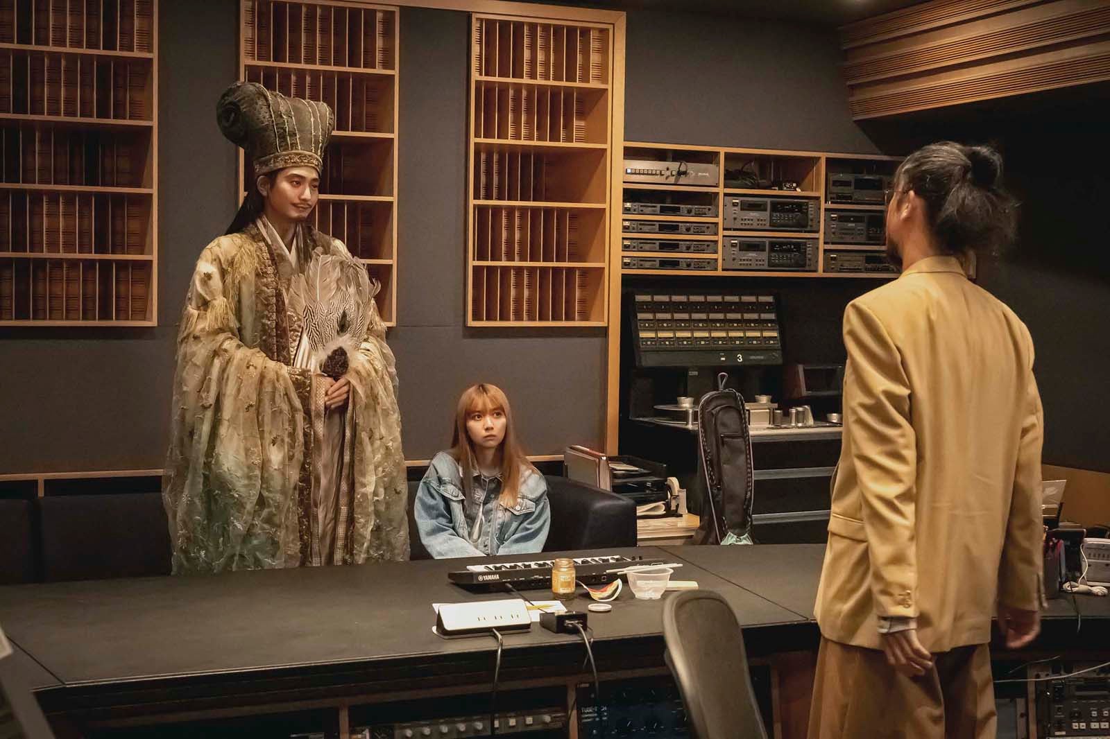 向井理、上白石萌歌「パリピ孔明」より（C）フジテレビ