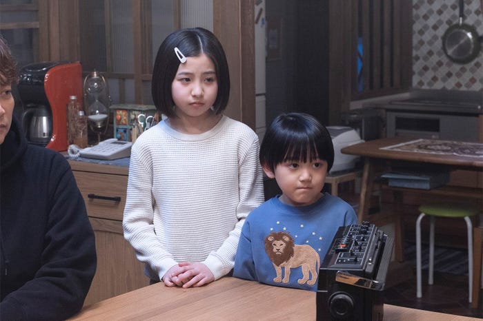 増田梨沙、千葉惣二朗「日本一の最低男 ※私の家族はニセモノだった」第7話(C)フジテレビ