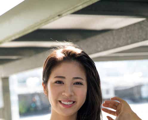 澤北るなの“爽やかSEXY” 赤ランジェリーで豊満バストのぞく