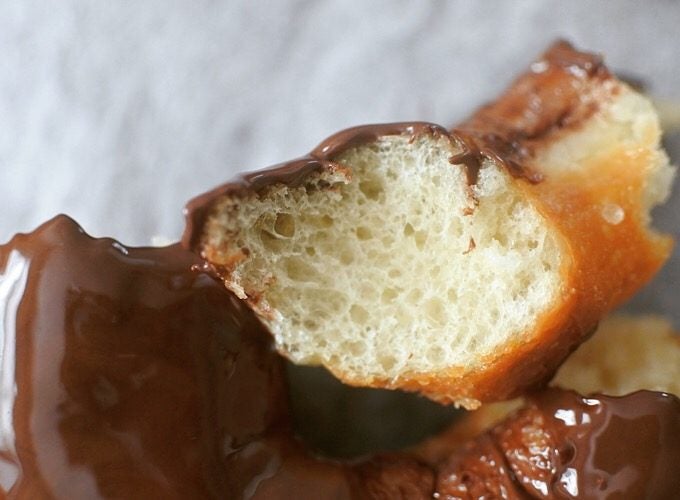 自家製酵母を使った「イーストドーナツ」1