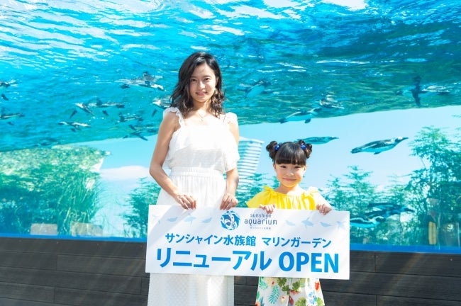 オープニングセレモニーに登壇した（左から）小島瑠璃子、新井美羽／画像提供：株式会社サンシャインシティ