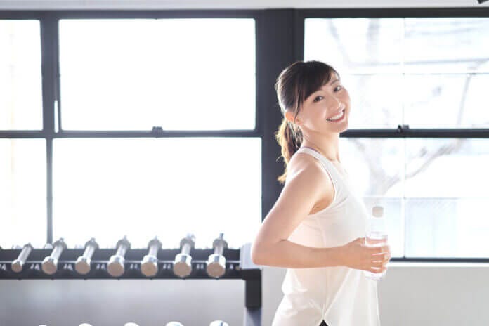 2：スポーツをしている女性