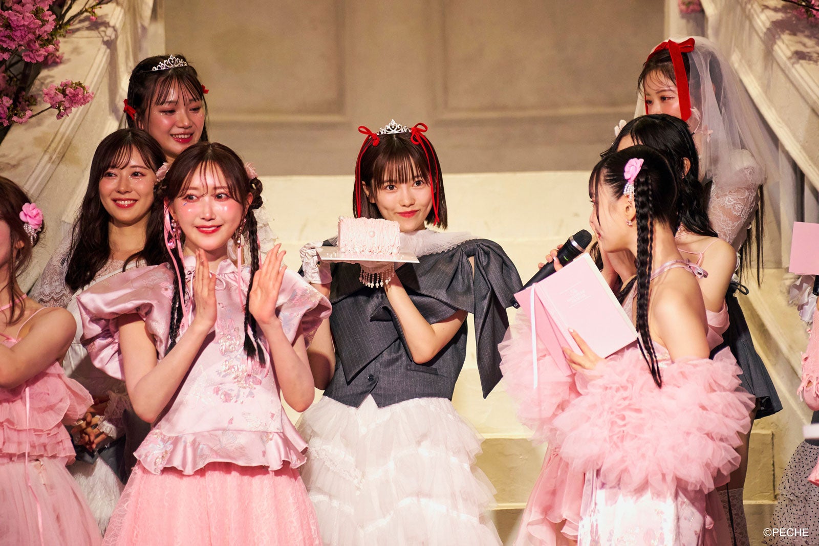 （上段左から）古澤里紗、斎藤みらい（中段左から）渡辺美優紀、島崎遥香、吉井美優（下段左から）三上悠亜、菅野結以、中村里砂（提供写真）