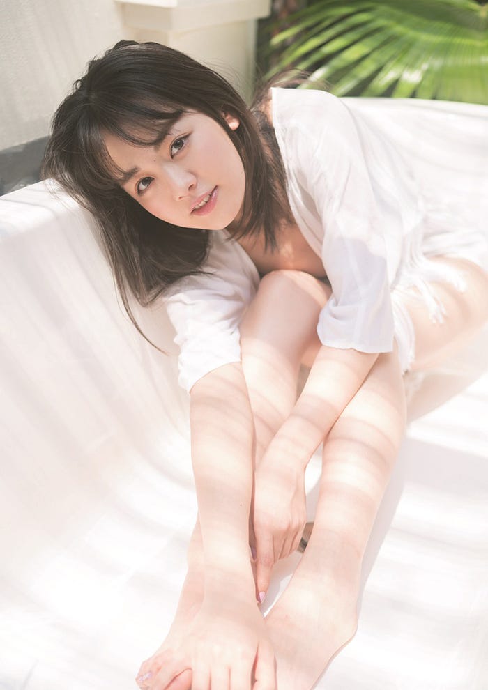 伊原六花2nd写真集「sau hoa」(東京ニュース通信社刊)*1つ目の「a」はアキュート・アクセント付き