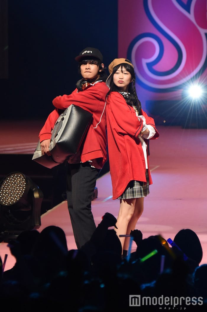 TAKUMI、岡本夏美(C)モデルプレス